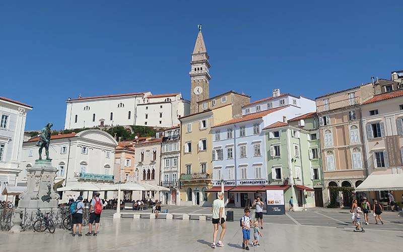 Auch vom Tartini-Platz sieht man den Campanile der Georgskirche