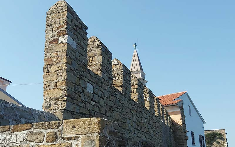 Die Stadtmauer von Piran