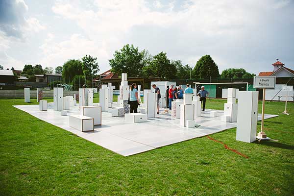 Das Stadtmodell beim urbanen Spielplatz © Gegenbauer & donhofer. (Foto Ina Aydogan)