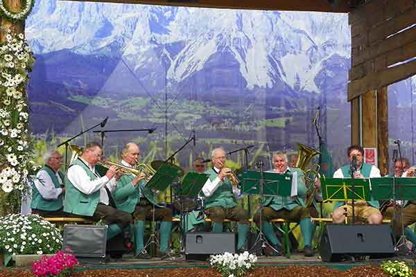 und die Musi spielt dazu ...