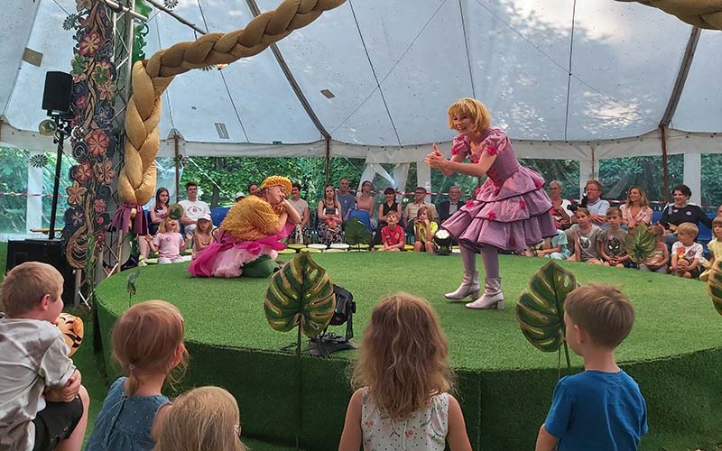 Rapunzel bei der Wunderblume