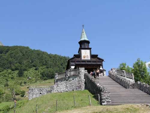 Die von k.u.k. Soldaten errichtete Kirche von Javorca bei Tolmein