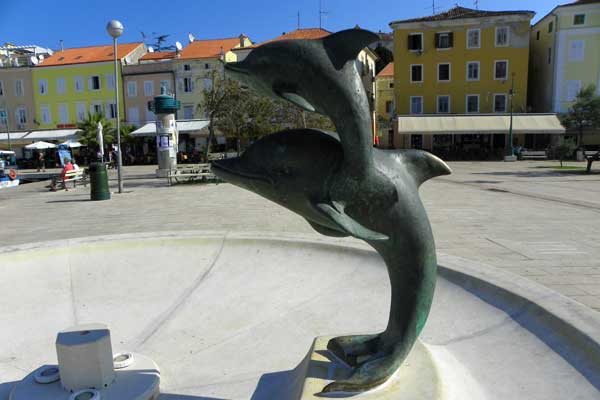 Der Delfin-Brunnen