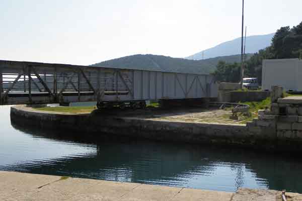 Die Drehbrücke von Osor