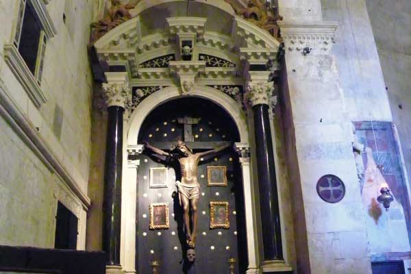Im inneren der Kathedrale von Trogir