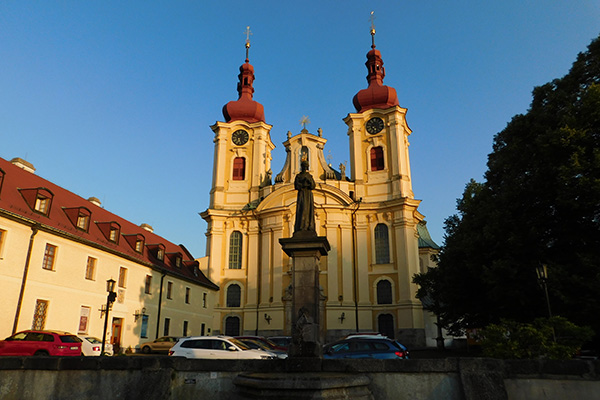 Die Wallfahrtskirche und das ehemalige Kloster Hejnice 