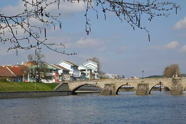 Blick zur Steinernen Brücke von Písek