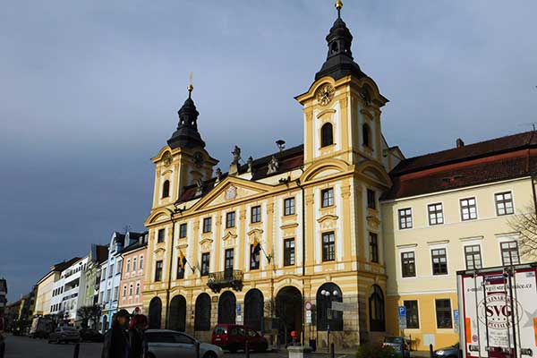 Das Rathaus von Písek am Großen Platz