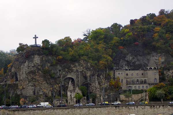 Die Felsenkirche und das Kloster