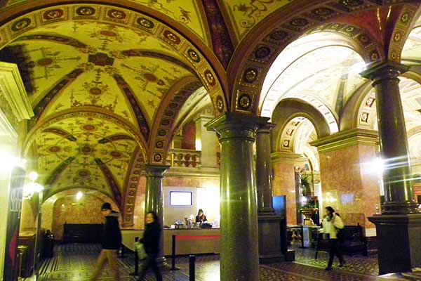 Im Inneren der Budapester Oper