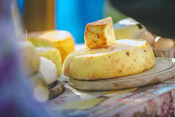 Köstlicher Käse aus regionaler Produktion (Foto © Tourinfo Bük)