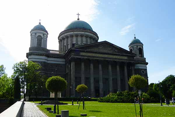 Es ist ein mächtiger Bau - diese Basilika im klassizistischen Stil