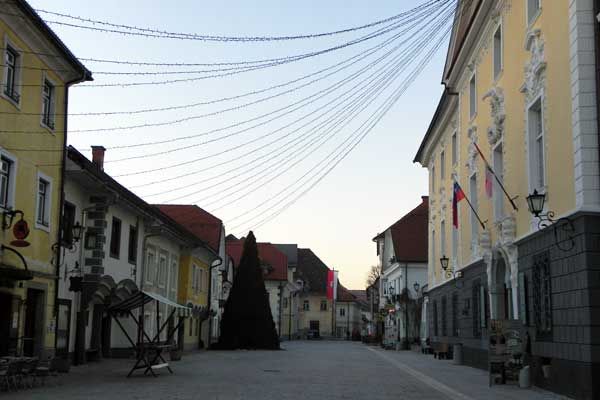 Blick auf den Hauptplatz und das Schloss