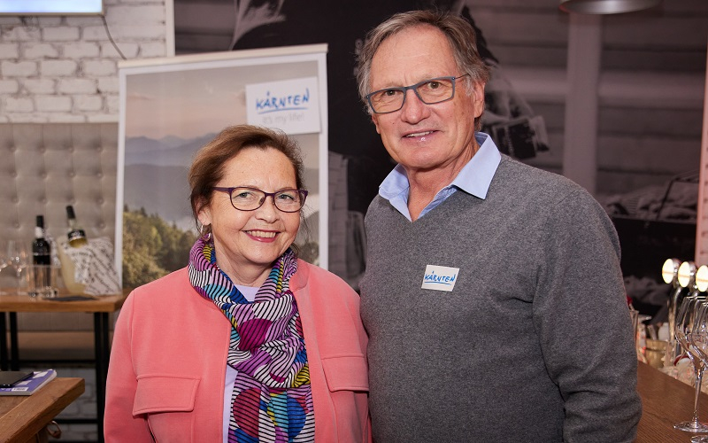 Skilegende Franz Klammer bei der Präsentation mit der Autorin (c) Ben Leitner/Kärnten Werbung