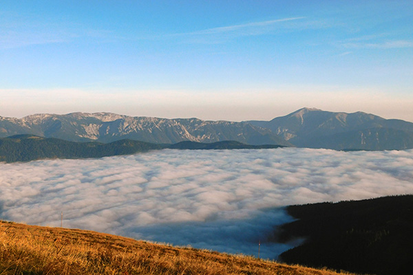 Die Wolkendecke sieht aus wie eine Schneedecke