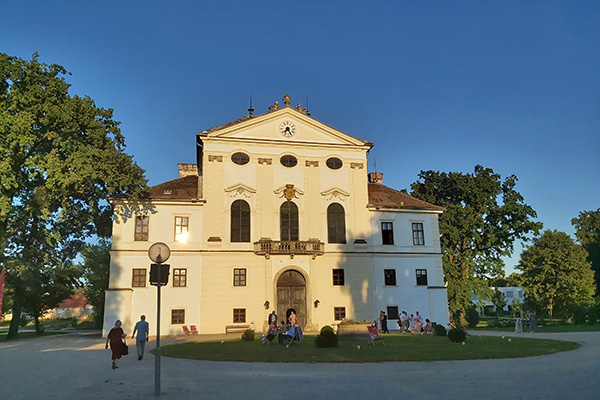 Schloss Kirchstetten in der Abendsonne