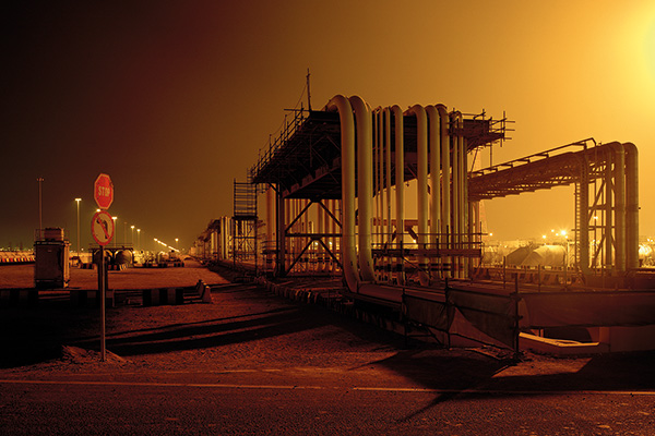 Gregor Sailer, Industrial Site, Ras Lafan, Quatar, 2010 aus der Serie Closed Cities © Gregor Sailer, Bildrecht Wien 2022