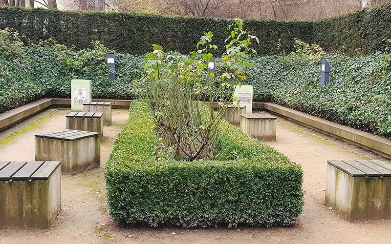 Heute ist der Garten viel kleiner, aber dennoch schön