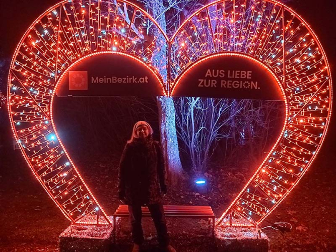 Vor dem Herz im Lichtergarten