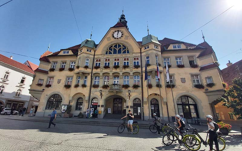 Beim Rathaus von Ptuj