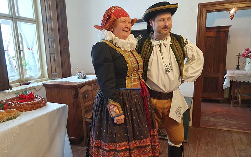 Die Trachten der Hanaken