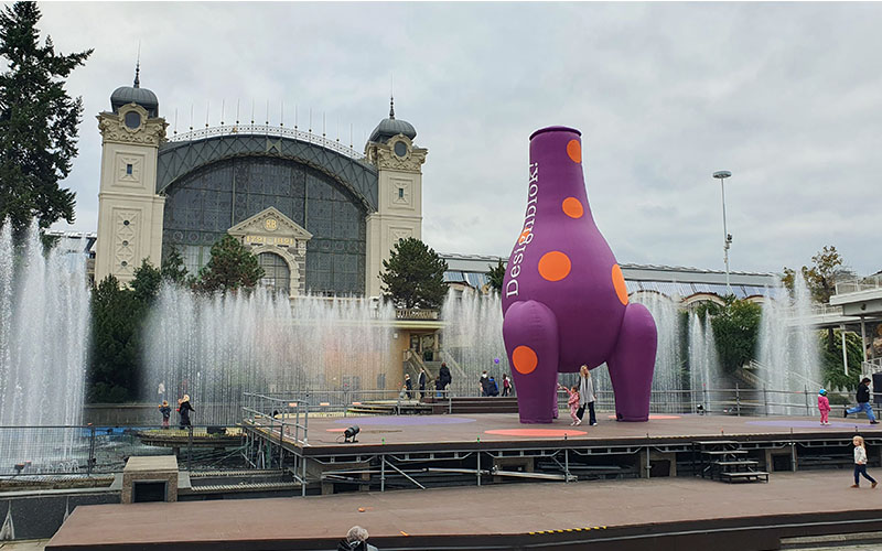 Blick auf die große Messehalle