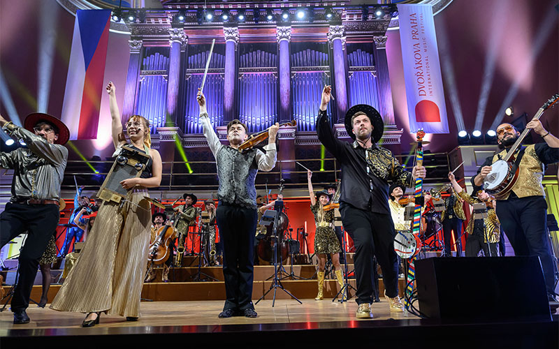 Igudesman & Joo und The Limitless Orchestra (Foto © Petra Hajska)