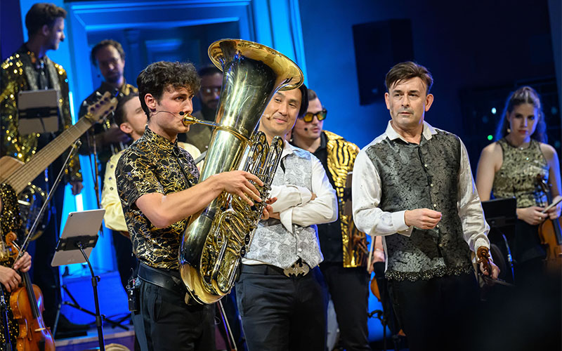 Igudesman & Joo und The Limitless Orchestra (Foto © Petra Hajska)