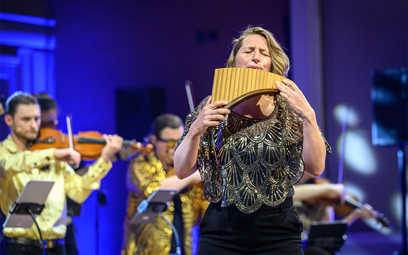Igudesman & Joo und The Limitless Orchestra (Foto © Petra Hajska)