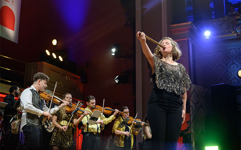 Igudesman & Joo und The Limitless Orchestra (Foto © Petra Hajska)