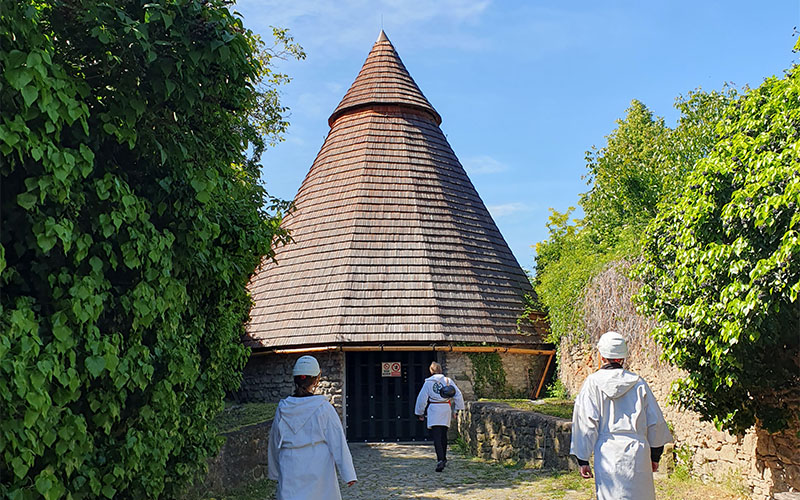 Hier geht es in den Berg hinab