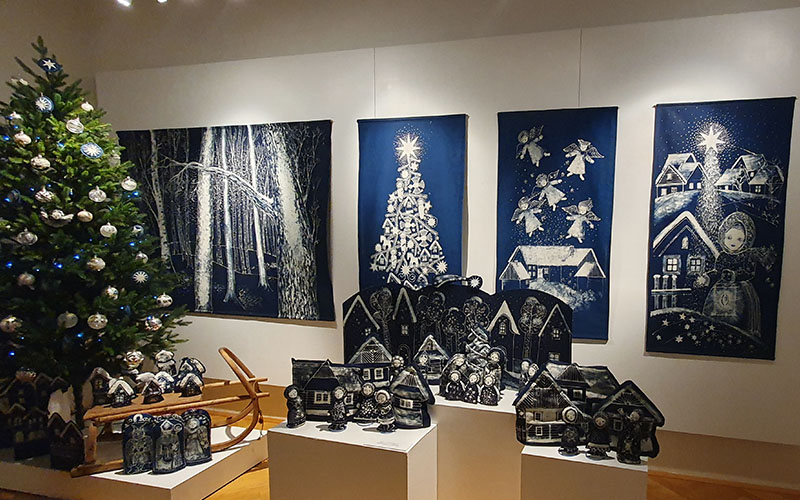 Weihnachtsausstellung mit Blaudruck-Arbeiten von Antonia Dostálková