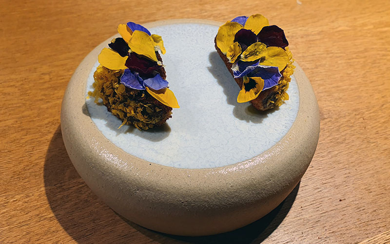 Wie zwei Schmetterlinge am Teller