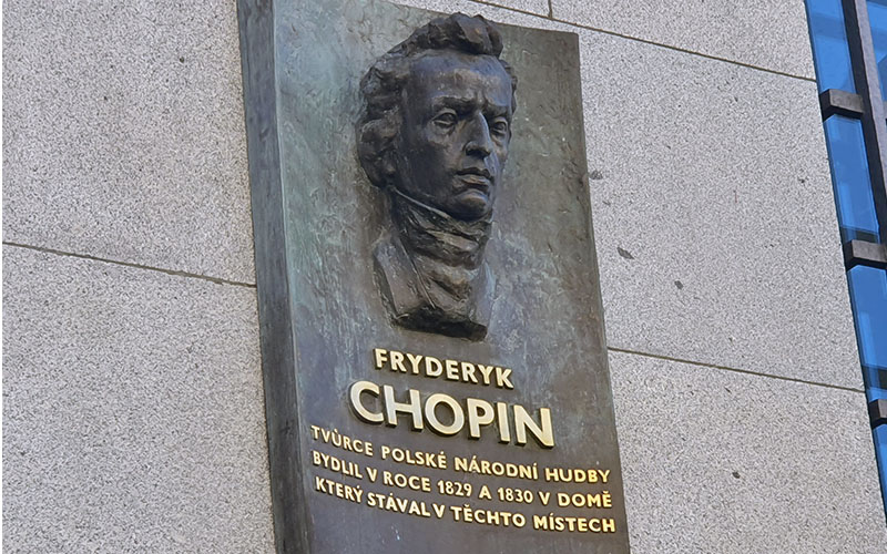 Erinnerungstafel an Chopin, der ebenfalls Prag besuchte