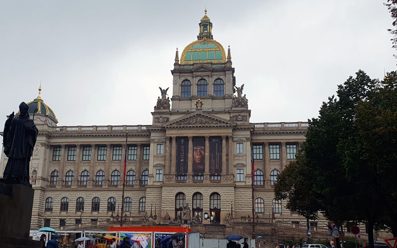 Das historische Gebäude des Nationalmuseums in Prag