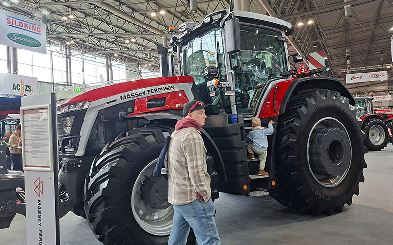 Schon die Kleinsten erklimmen das Cockpit