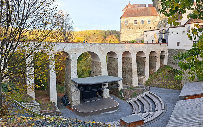 Blick in den Burggraben