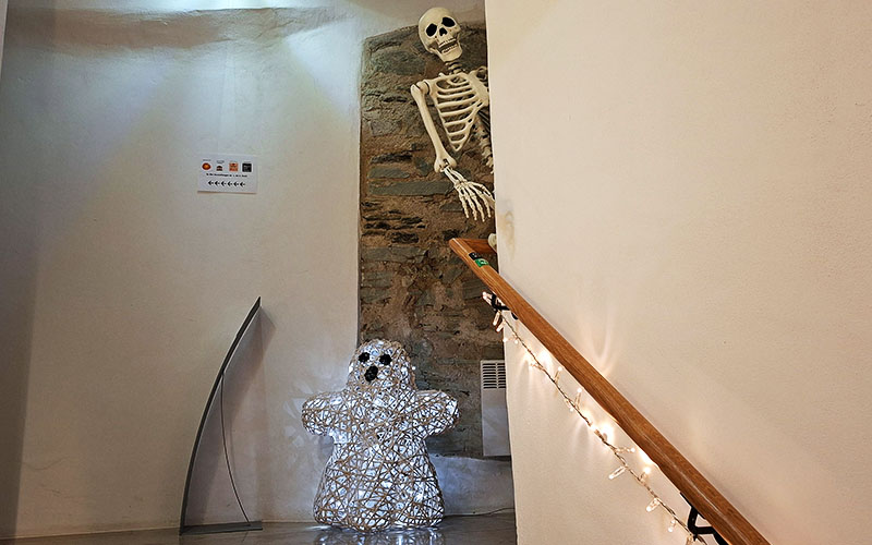 Auch die Treppen sind geschmückt