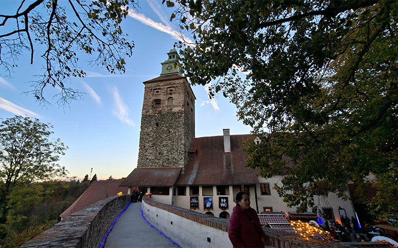 Burggefluester57