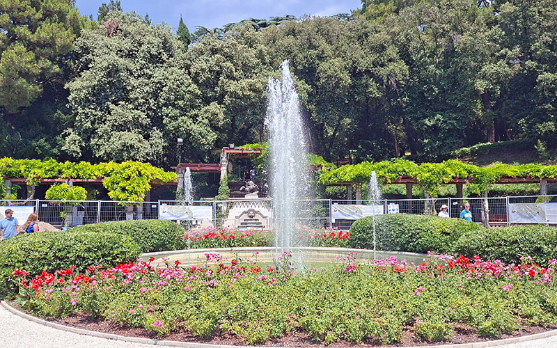 Blick vom Schloss zum Park