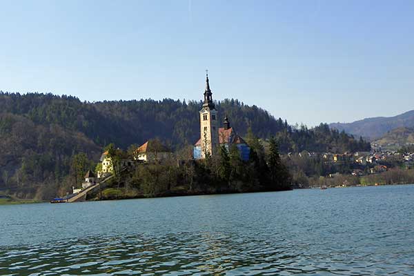 Eine wunderbare Aussicht - die Insel im Bleder See