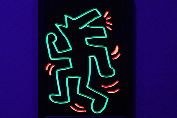 Nicht immer erscheinen die Hunde so freundlich bei Keith Haring