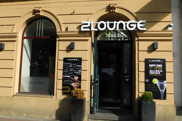 Die Shisha-Bar: tolles Ambiente innen, gemütlich draußen im Garten