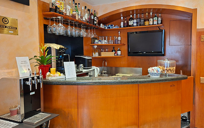 Die Bar im Lobby-Bereich des Hotels