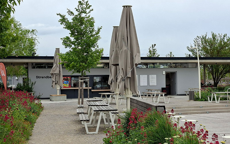 Blick zur Strandbar