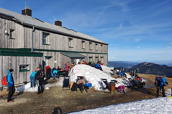 Einfach einkehren - auch im Frühjahr und Winter (Foto © Alpenverein Edelweiss, Andreas Hölzl)