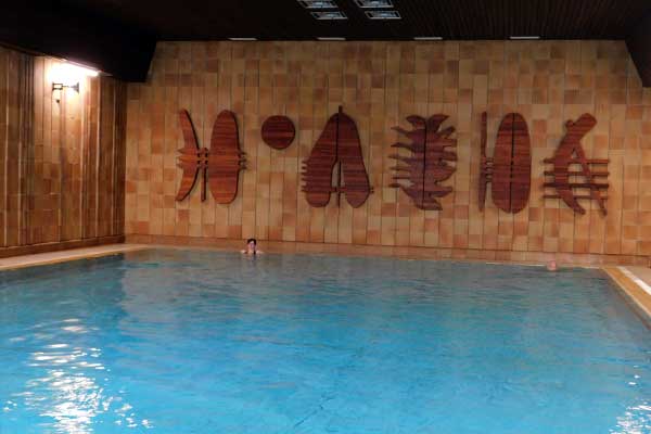 Im Schwimmbad kann man in Ruhe seine Bahnen ziehen