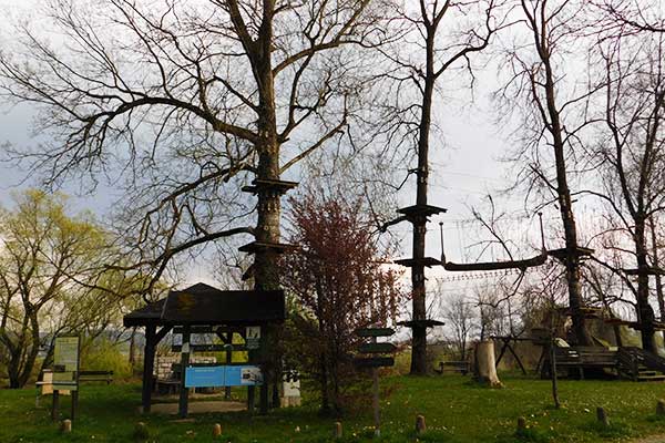 Blick auf den Kletterpark 