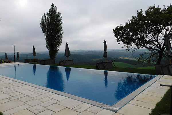 Die traumhafte Aussicht vom Swimmingpool