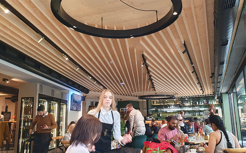 Im Restaurant Jasna